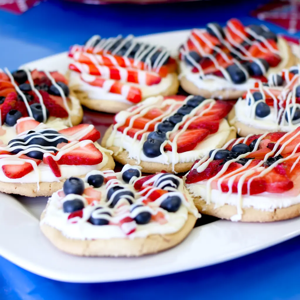 Mini Fruit Pizzas: The Ultimate Colorful Party Dessert 4 Mini Fruit Pizzas colorful dessert